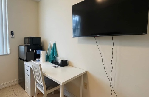 Bonita Shores Apartment | NEW Beach Getaway Queen Studio near Naples