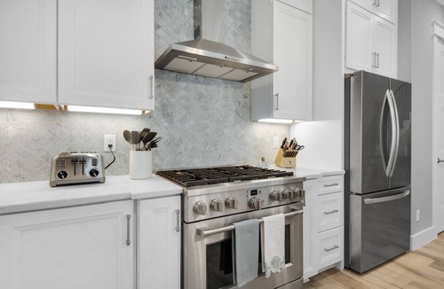 Emerald Waters Village House | New Build; 3 min walk to Private Beach; Gated Community