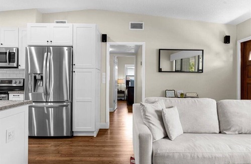 Fairview Shores House | NEW! ☀Bungalow+Patio+FirePit! Close to Everything!