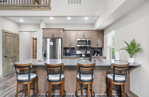 Hollister Cabin | New Cabin with Private Hot Tub, Free Daily Tickets & Indoor/Outdoor Community Pools