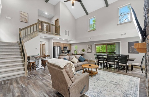 Hollister Cabin | New Cabin with Private Hot Tub, Free Daily Tickets & Indoor/Outdoor Community Pools