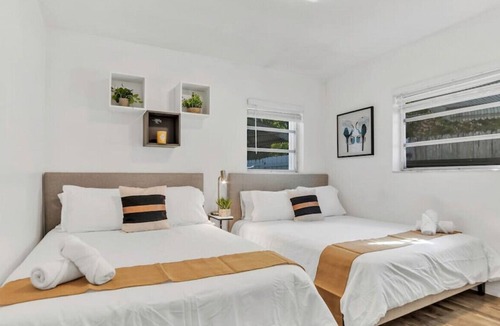Hallandale Beach Villa | NEW! Casa Eva | 5 BR with pool | 10 mins to beach
