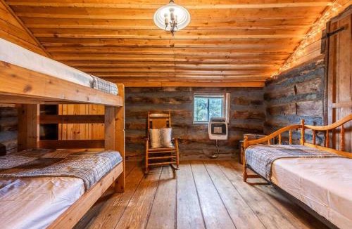 Lake George Ski Chalet | New! Charming Cabin in Colorado National Forest