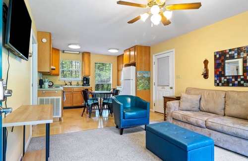 Rossville House | NEW!Chickamauga Country Cottage near Chattanooga