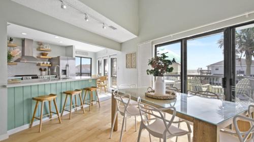 Galveston House | NEW ~Cozy Chic Beachside Bungalow~ STEPS TO BEACH