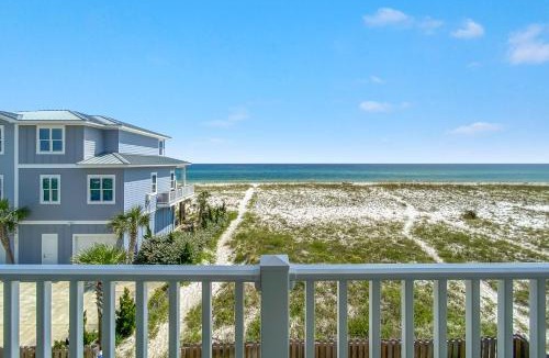 Villa Primera House | NEW Gulf Front with Game Room Family Friendly!