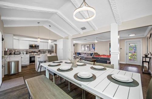 Tampa Shores House | NEW Heated Salt Pool & Spa on Waterfront Canal