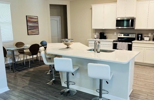 Trafalgar House | New house close to the beach! heated pool, warm place to share with the family