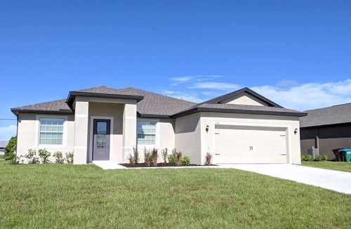 Trafalgar House | New house close to the beach! heated pool, warm place to share with the family