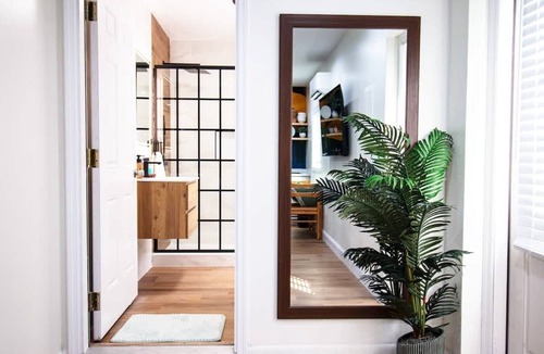 Orlando House | New King GH|PetsOK|PrivEnt|Pvt FncdYard+Tub+W/D+FP
