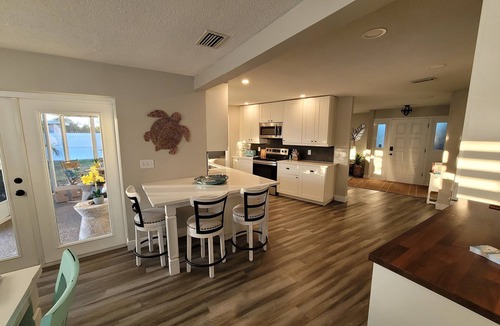 Largo House | NEW LISTING and NEW POOL - Walk or Bike To Indian Rocks Beach.