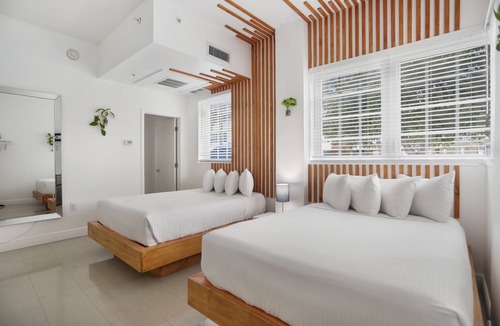 City Center Hotel | NEW LISTING! Belleza Sobe Private Entrance studio Sleeps 4