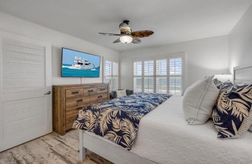 Seawinds Condo Apartment | NEW listing! Direct Oceanfront 2-2 - Fully Updated - Heated Pool & Garage Parking