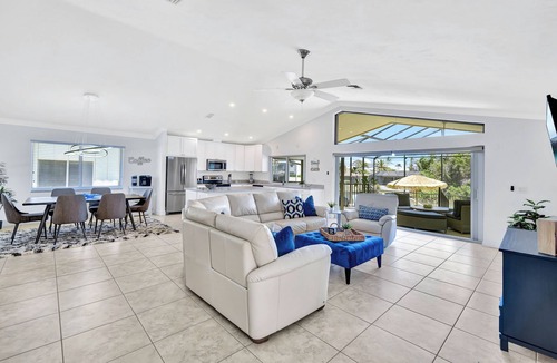 Connors House | New Listing! Dockside Dream-3 Premium Kings! Heated Salt Pool, On the Water, Walk to the Beach!