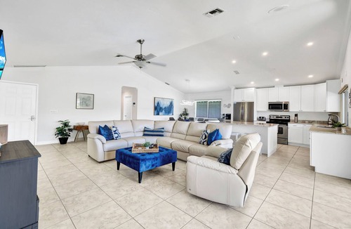 Connors House | New Listing! Dockside Dream-3 Premium Kings! Heated Salt Pool, On the Water, Walk to the Beach!