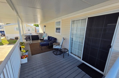 Largo House | NEW LISTING! Relaxing 1BR Retreat with Pool, 15 Mins from the Beach