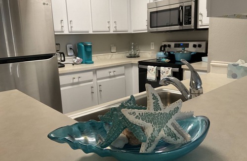 Clearwater Condo | NEW LISTING ! WONDERFUL AND MODERN CONDO WITH NICE POOL VIEW