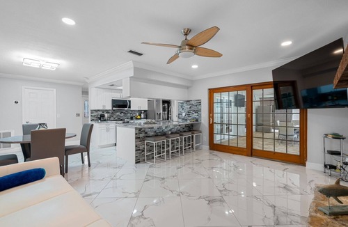 Country Place House | New Luxury House Pool. Just 14 Minutes From the Airport