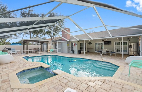 Country Place House | New Luxury House Pool. Just 14 Minutes From the Airport