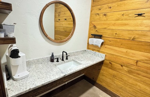 Palestine Cabin | NEW Luxury Lodge in Palestine, Texas > Near Polar Express 2 of 2