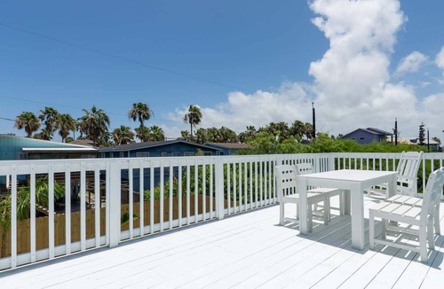 South Padre Island House | NEW! New 5BR Remodel, Heated Pool, Gameroom, up to 20