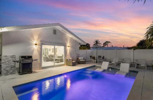 Naples Park House | NEW Palm Tree Paradise -Close To The Beach! Beautiful Heated Pool!