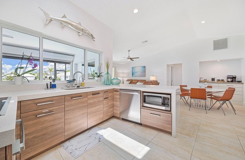 Punta Gorda House | NEW! PARADISE! MODERN-WATERFRONT-LARGE HEATED POOL-5 MIN TO FISHVILLE