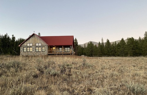 Almont Cabin | New! Premier 3 bedroom cabin in Taylor Park. Base of the Collegiate Mountains.