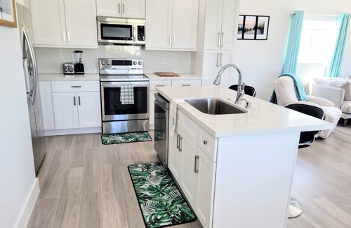 Twin Lakes Villa | New private home w/dedicated workspace. Pet friendly, family-friendly!