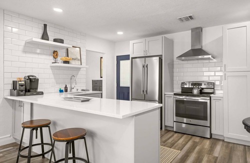 Courier City - Oscawana House | NEW Soho Home - Perfect Space for Families