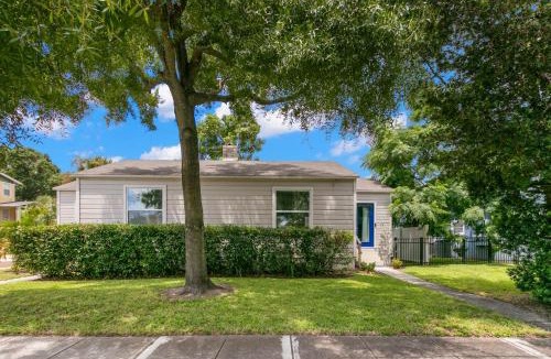 Courier City - Oscawana House | NEW SoHo Home - Perfect Space for Families