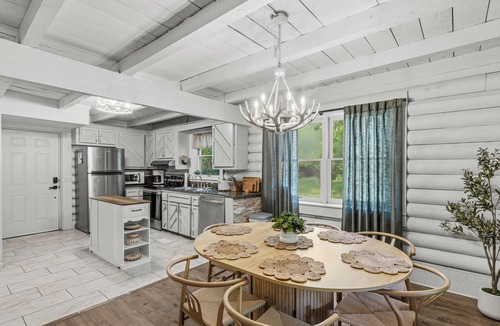 High Springs Cabin | New! Springs Cabin w. Private 5 Acres + Fire Pit Close to Florida Springs