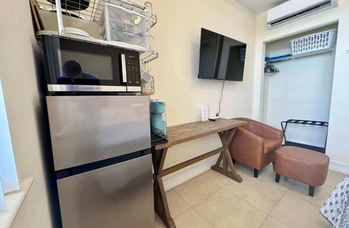 Bonita Shores Apartment | New Studio 1mi to Beach with Queen Bed & TV