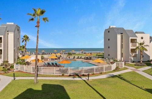 South Padre Island Apartment | New Stunning Ocean-View Condo in Beachfront Resort