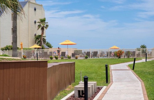 South Padre Island Apartment | New Stunning Ocean-View Condo in Beachfront Resort