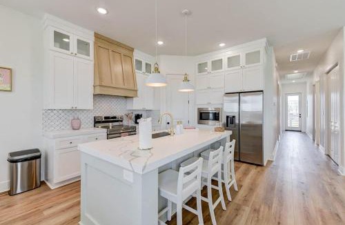 Galveston House | New Sunny Villa-1 Block From Beach