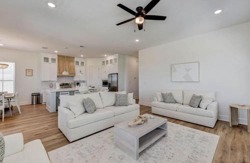 Galveston House | New Sunny Villa-1 Block From Beach