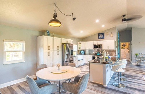 Crystal River House | *NEW*TwinHeronHideaway|Ozello|Sleeps6|OnCanal|HotTub|FirePit