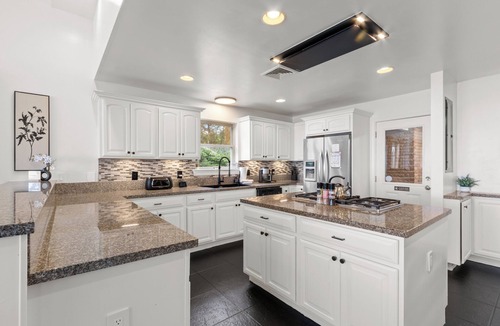 Lake Lorraine House | NEW Waterfront Escape - Easy Check-In/GYM/EV Charger!