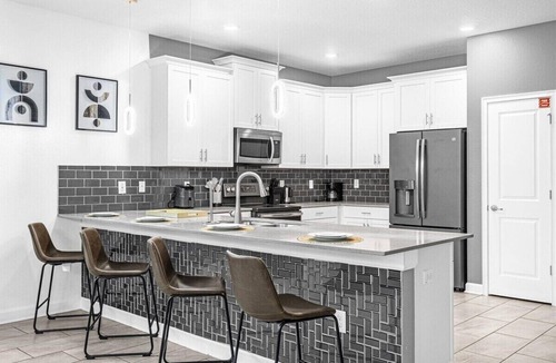 Davenport House | Newly Furnished 9BR Villa/Steps from Clubhouse