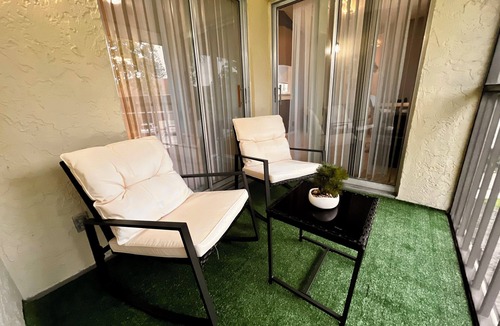 Jupiter Apartment | Newly Furnished Jupiter Condo - Den Workspace - 2 Parking - 12 Min to Beach