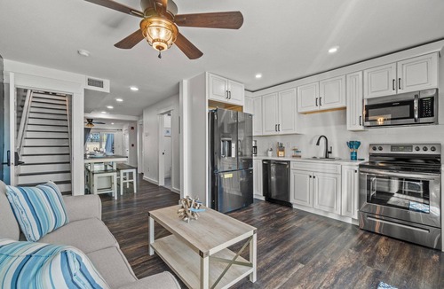 El Centro Beach House | Newly remodeled beachfront townhome - Sleeps 14