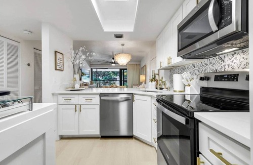Park Shore Apartment | Newly Remodeled, Naples Escape 2 Kings, Pickleball