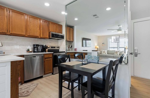Holiday Isle Apartment | Newly Remodeled Studio with King Bed, Queen Sleeper Sofa, and Full Kitchen - Walk to the Beach, With Beach Service Included