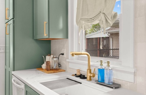 North Kansas City House | Newly Renovated - Sleeps 6 - 5 min to downtown KC