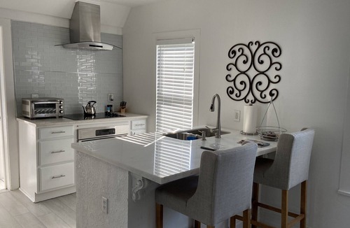 Boynton Beach Cottage | Newly renovated cottage located few houses from intercoastal