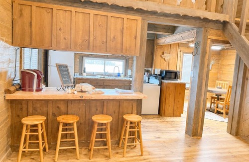 Anson Cabin | Newly renovated Log Cabin