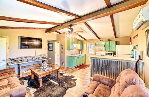 Rockport House | Newly Renovated Rockport Cottage 4 mil beach