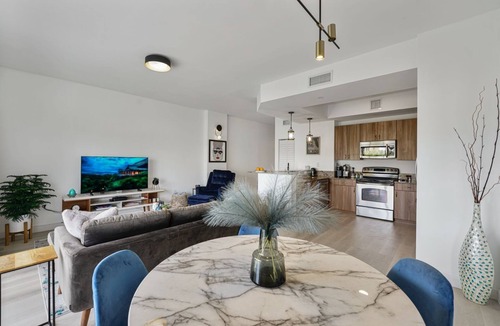 Deerfield Beach Apartment | Newly renovated 2/2 apt-2 min walk to the beach and restaurants