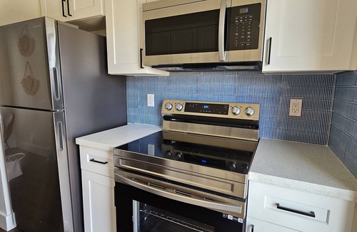 Coral Ridge Isles Apartment | Newly-Renovated, Designer Apt Close to the Beach